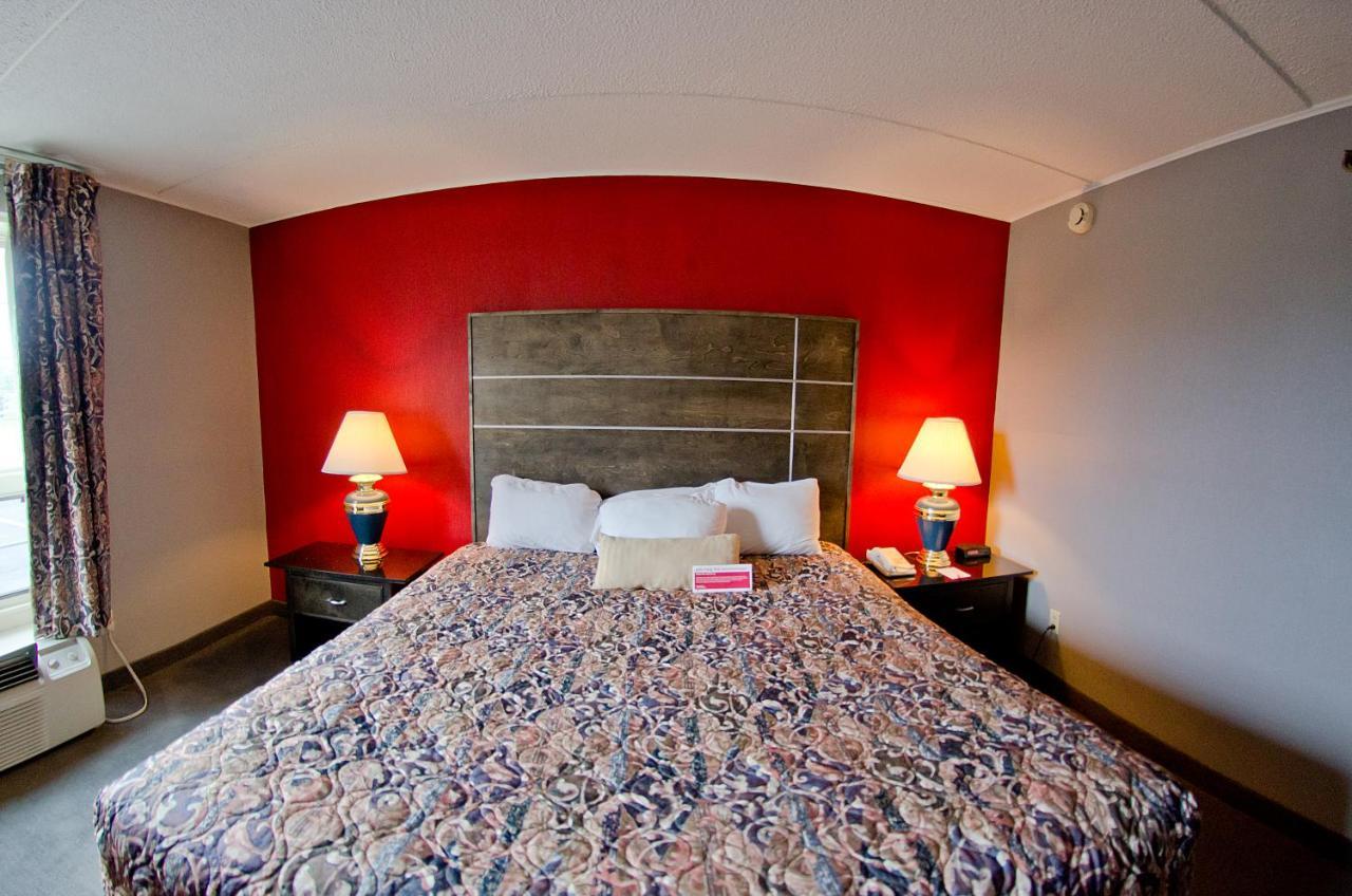 יוטיקה New Hartford Hotel מראה חיצוני תמונה